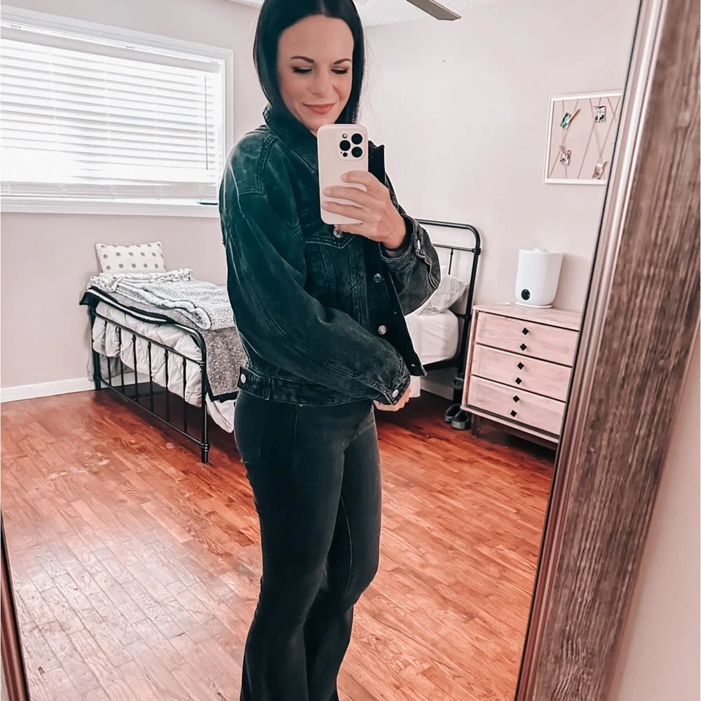new ✨ black washed oversized jean jacket - Picture 3 of 6